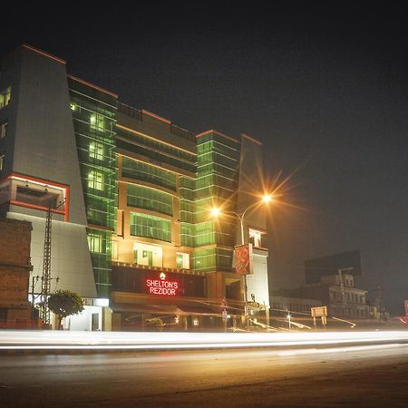 Hotel Shelton'S Rezidor Peshawar Esterno foto