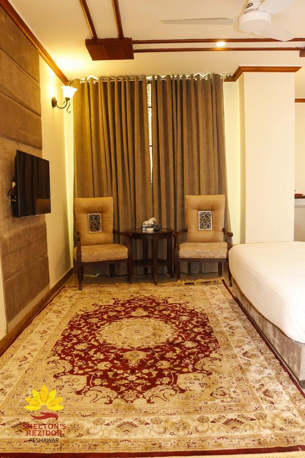 Hotel Shelton'S Rezidor Peshawar Esterno foto