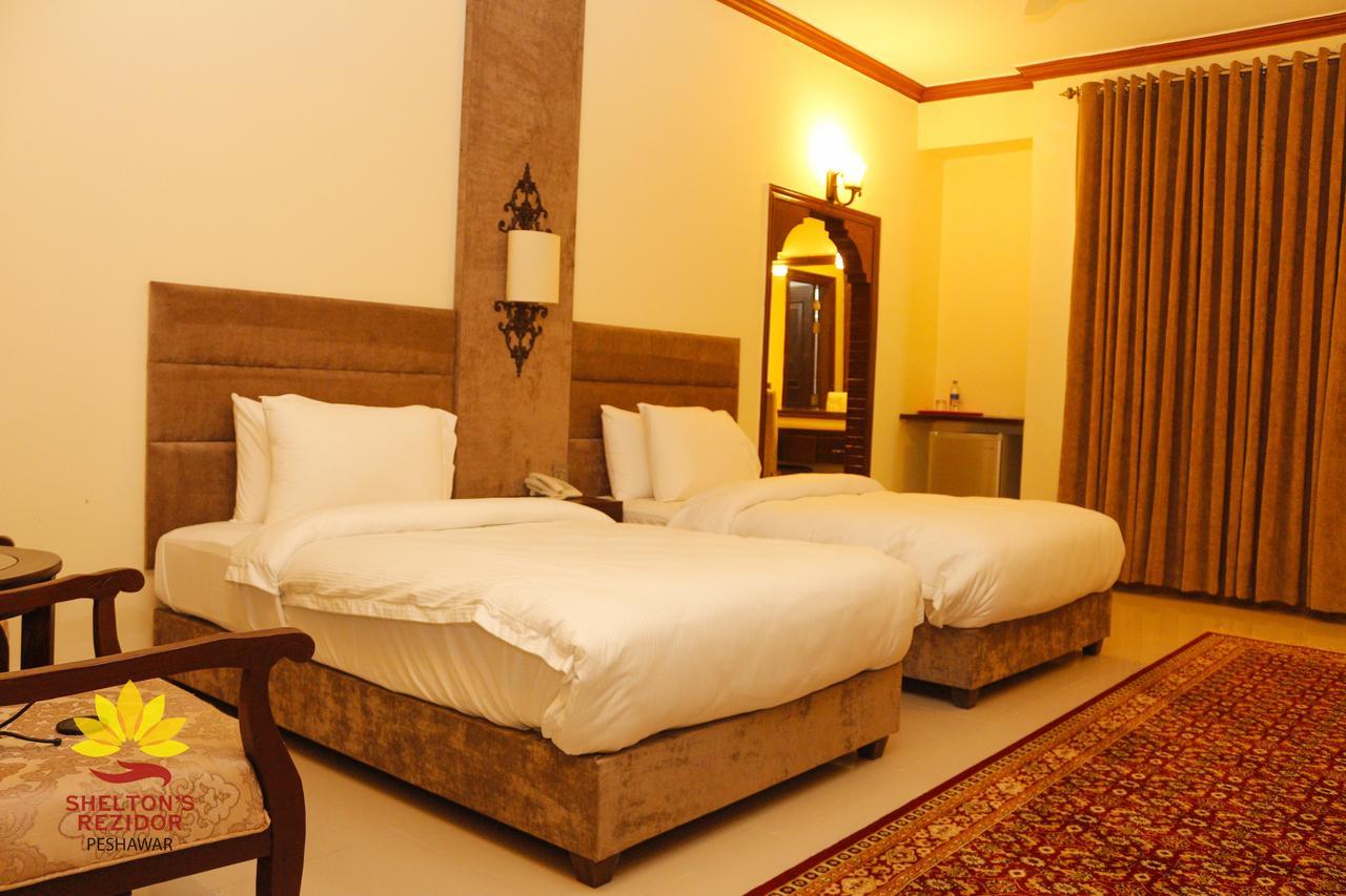 Hotel Shelton'S Rezidor Peshawar Esterno foto