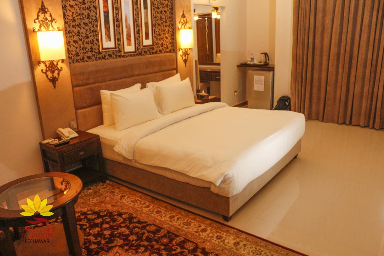 Hotel Shelton'S Rezidor Peshawar Esterno foto
