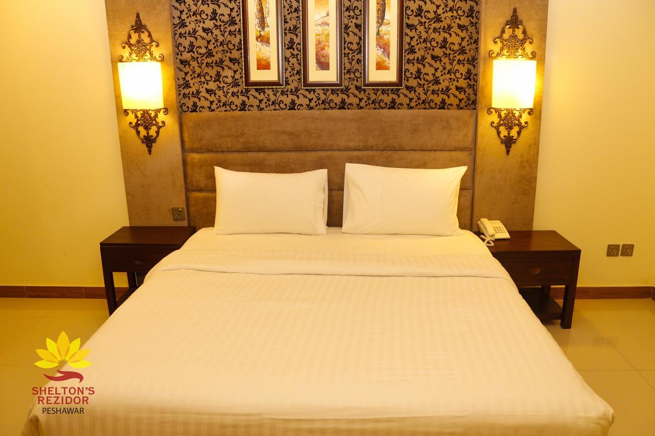 Hotel Shelton'S Rezidor Peshawar Esterno foto