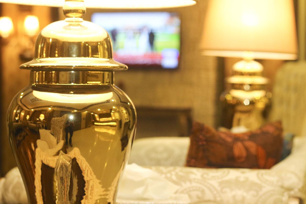 Hotel Shelton'S Rezidor Peshawar Esterno foto