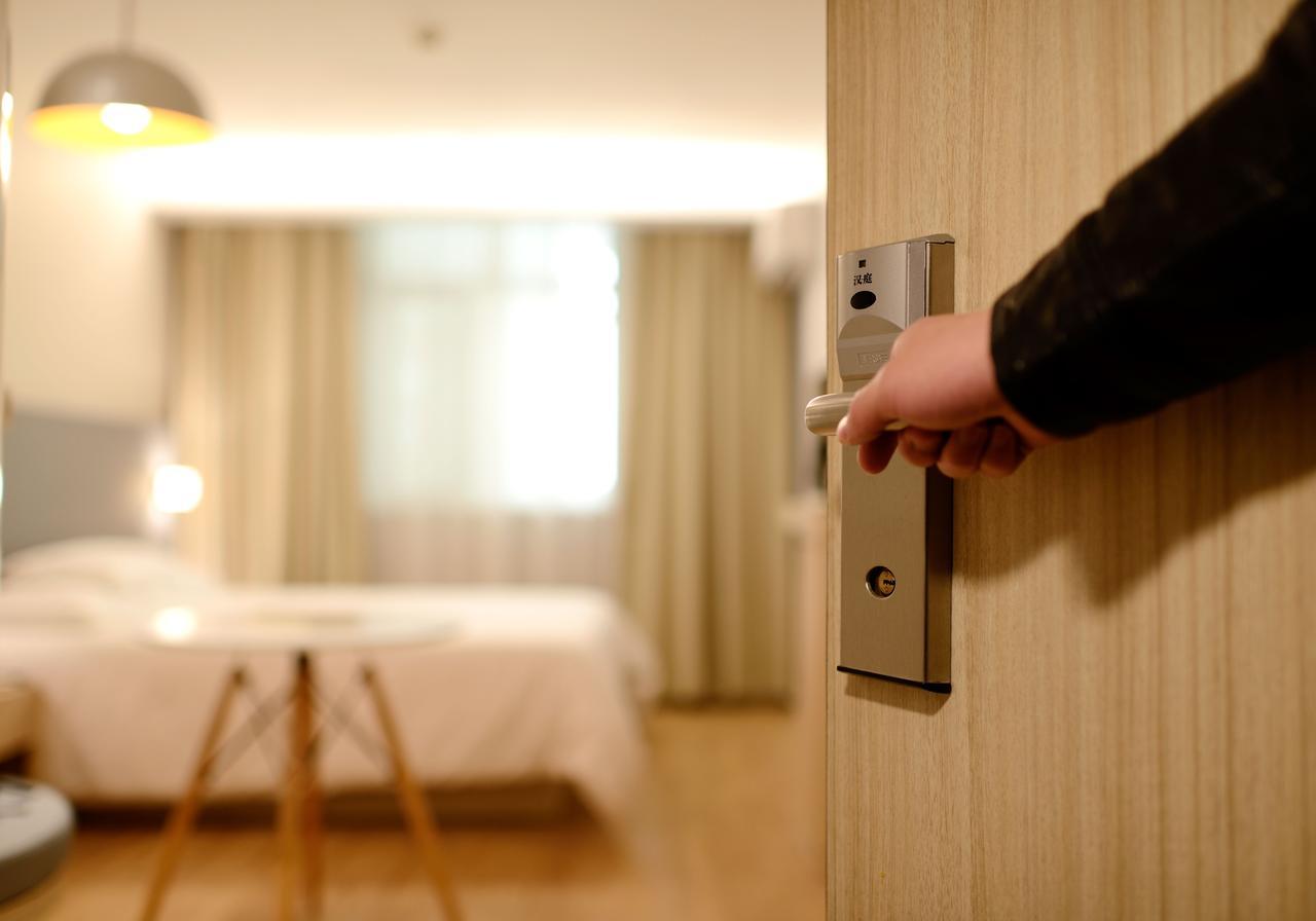 Hotel Shelton'S Rezidor Peshawar Esterno foto