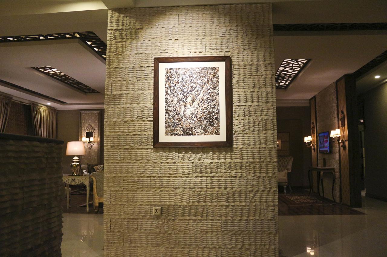 Hotel Shelton'S Rezidor Peshawar Esterno foto